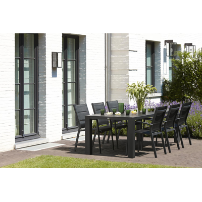 Lioni stapelbare tuinstoel in zwart aluminium en zwart comfort textilene