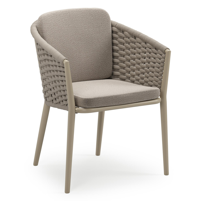 Orso stapelbare tuinstoel in beige aluminium en beige horizontaal geweven ronde rope met stoelkussen in All Weather Sunbrella® Luxe Savane Coconut
