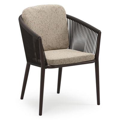 Orso stapelbare tuinstoel in donkerbruin aluminium en donkerbruin verticaal geweven ronde rope met stoelkussen in All Weather Cosytica Bora Jungle