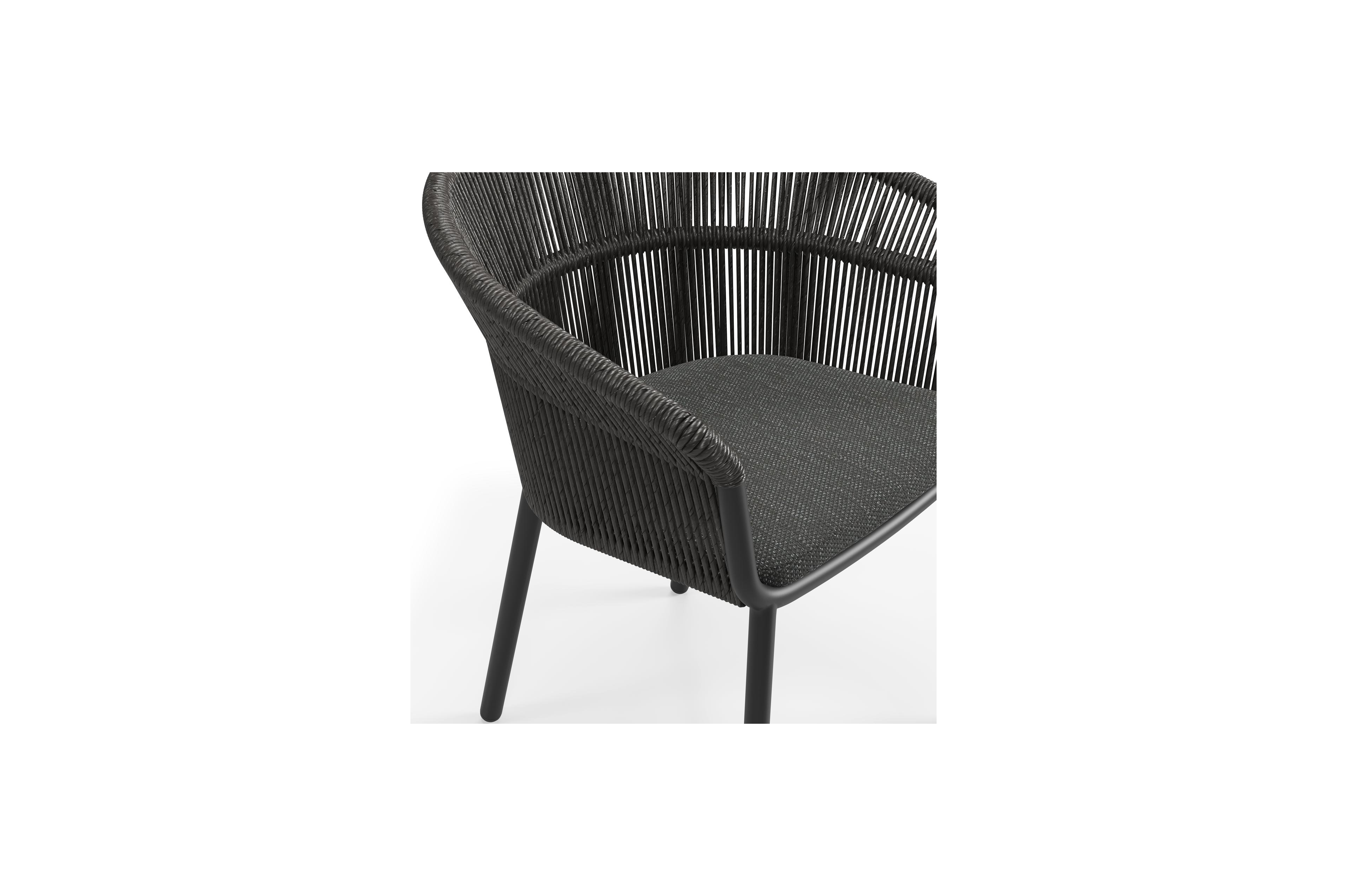 Matera stapelbare tuinstoel in zwart aluminium en zwart gedraaide ronde wicker met kussen in sky black weather+ softtouch