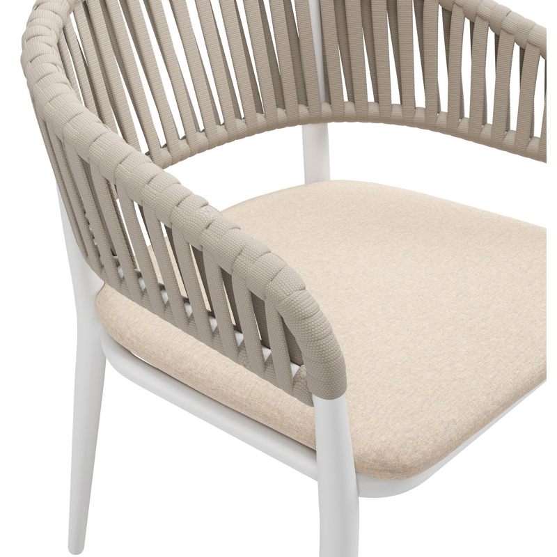 Tolfa stapelbare tuinstoel in wit aluminium en beige verticaal geweven luxe vlakke brede rope met stoelkussen in All Weather Sunbrella® Luxe Heritage Papyrus