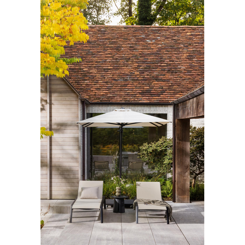Avola zweefparasol met tiltfunctie in zwart aluminium en All Weather Sunbrella Premium Natte Linen Chalk parasoldoek - L1 200 x L2 300 cm (zonder voet)