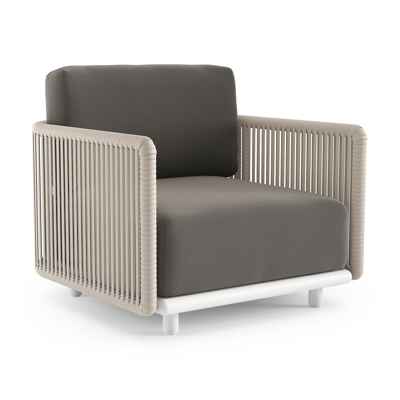 Fauteuil de jardin Organo en aluminium blanc et corde luxe plate tissée verticalement beige et coussin en all weather Sunbrella® luxe natte dark taupe