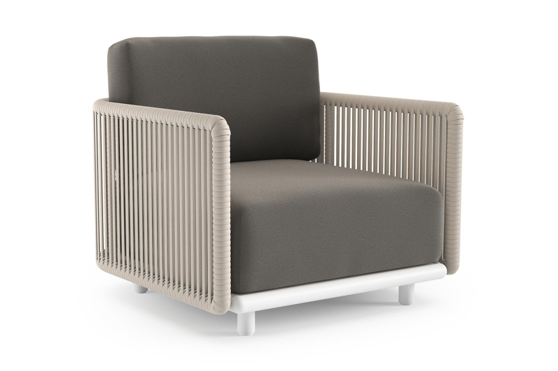 Organo loungestoel in wit aluminium en beige verticaal geweven luxe vlakke rope met natte dark taupe all weather Sunbrella® luxe kussen