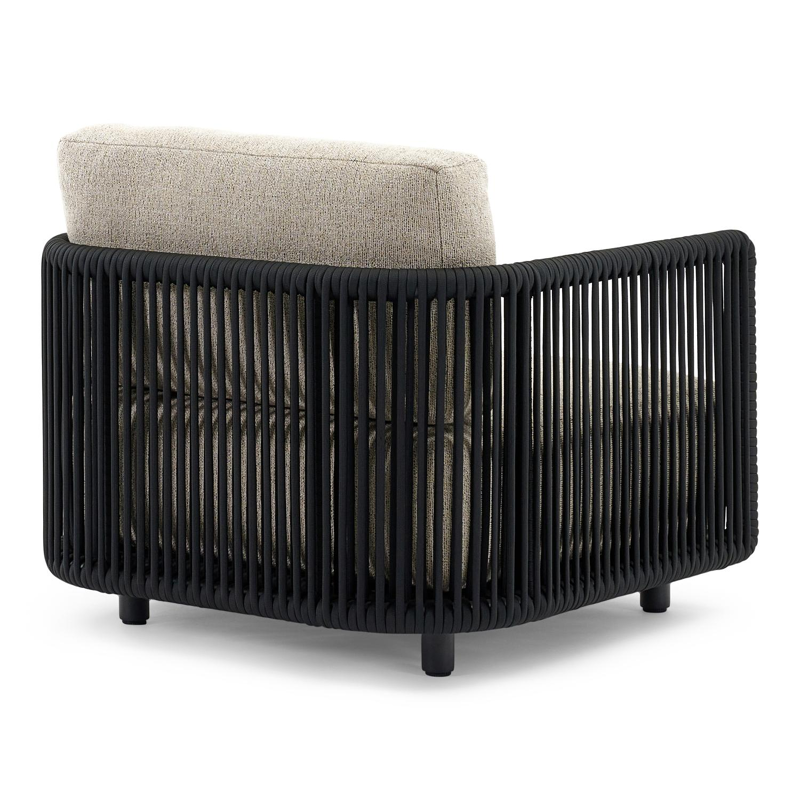 Organo loungestoel in zwart aluminium en zwart verticaal geweven luxe vlakke rope met marbella beige All Weather Cosytica kussen