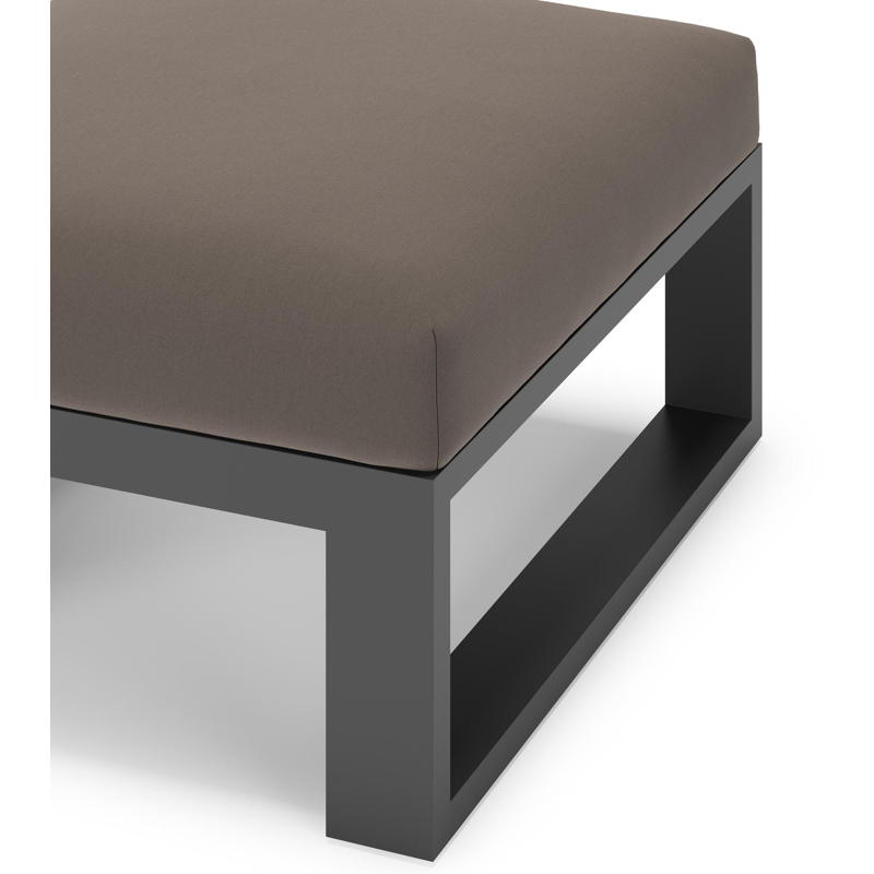 Verato poef in zwart aluminium met natte nature grey all weather sunbrella® luxe kussen