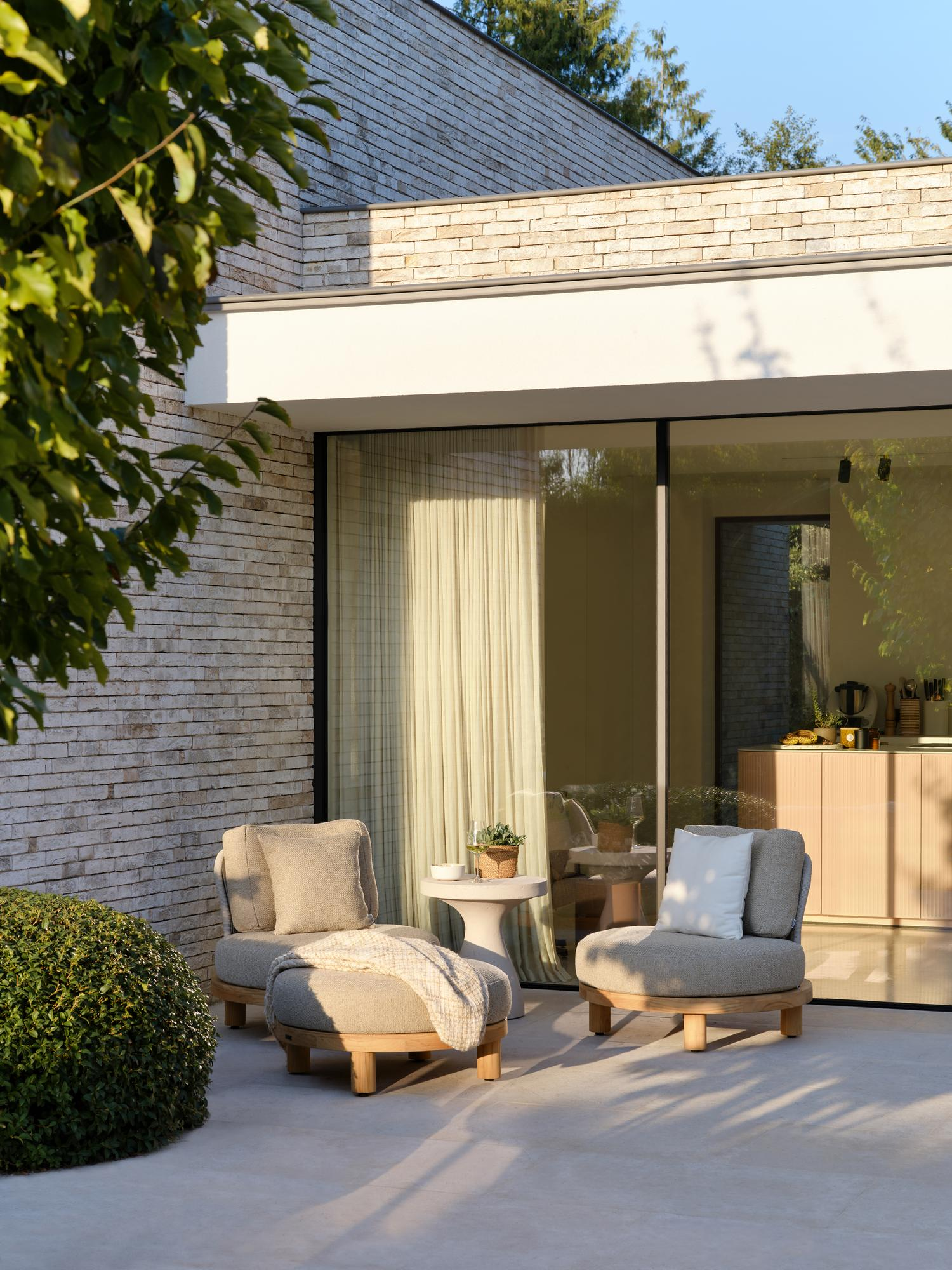 Donato loungestoel 1-zit in teak met marbella beige all weather Casettica kussen