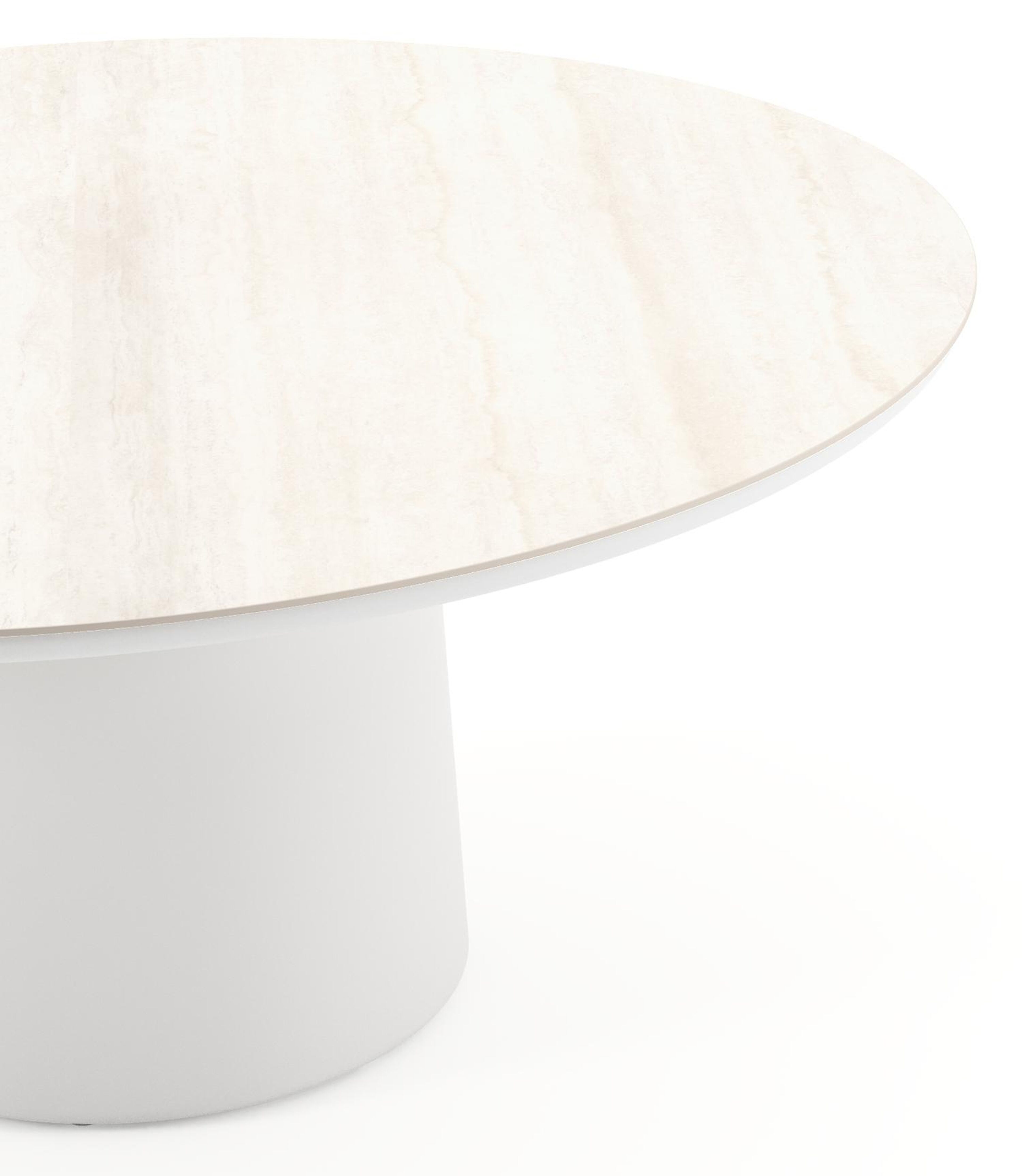 Table de jardin low dining Amico rond en aluminium blanc et céramique pleine Travertino Bianco - Diam. 148 x Haut. 61 cm
