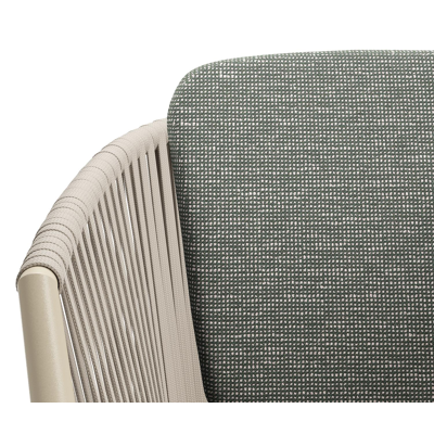 Orso tuinstoel in beige aluminium en beige verticaal geweven vlakke rope met zitkussen in All Weather Sunbrella® Luxe Slow Fern