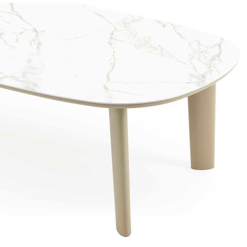 Table de jardin Amico bombo en aluminium beige et céramique pleine Calacatta - Lg. 270 x Lrg. 125 x Haut. 74 cm