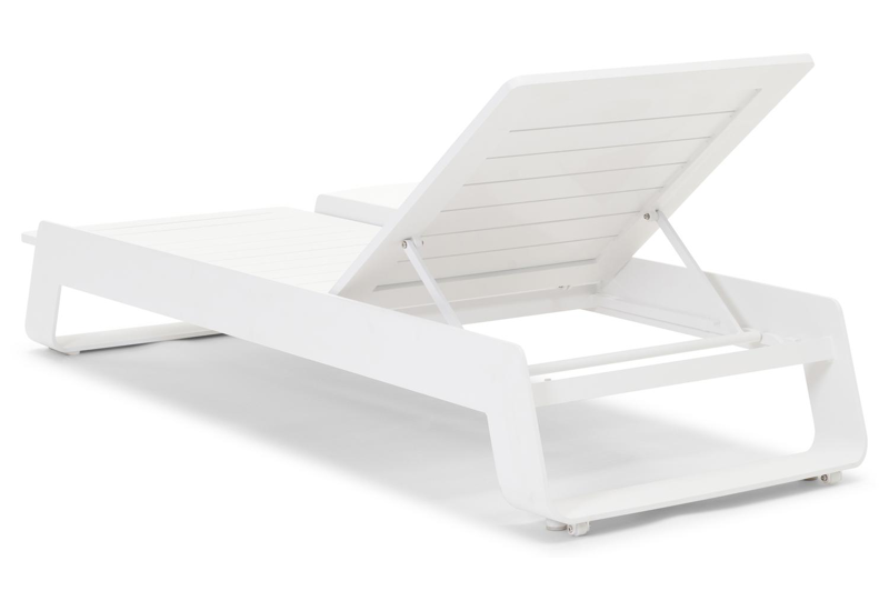 Atessa verstelbaar ligbed in wit aluminium met savane nimbus all weather sunbrella® luxe kussen