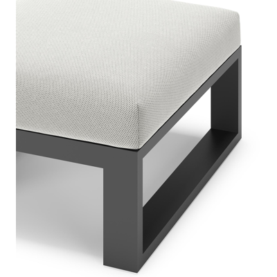 Verato poef in zwart aluminium met lopi ash all weather sunbrella® luxe kussen