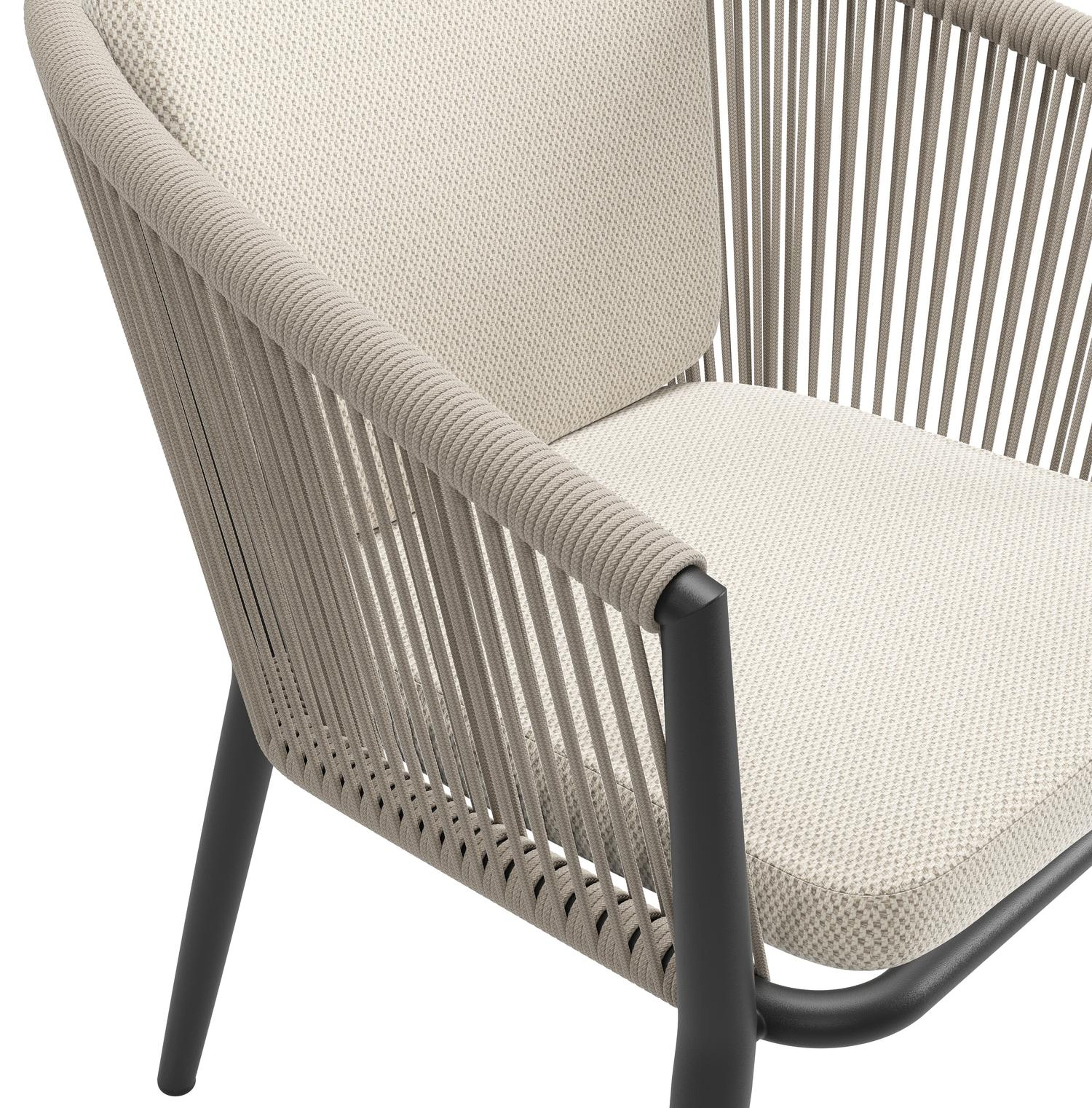 Orso tuinstoel in zwart aluminium en beige verticaal geweven ronde rope met zitkussen in All Weather Sunbrella® Luxe Lopi Marble