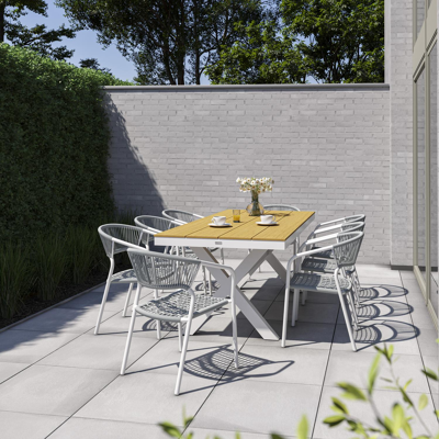 Bahia tuinset in wit aluminium en naturel polywood tafelblad met 8 stapelbare Vigo tuinstoelen