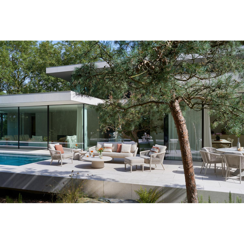 Orso loungeset in beige aluminium en beige verticaal geweven ronde rope met Heritage Ash all weather sunbrella® luxe kussen