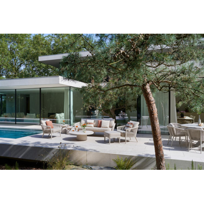 Orso loungeset in beige aluminium en beige verticaal geweven ronde rope met Bora Jungle all weather cosytica kussen