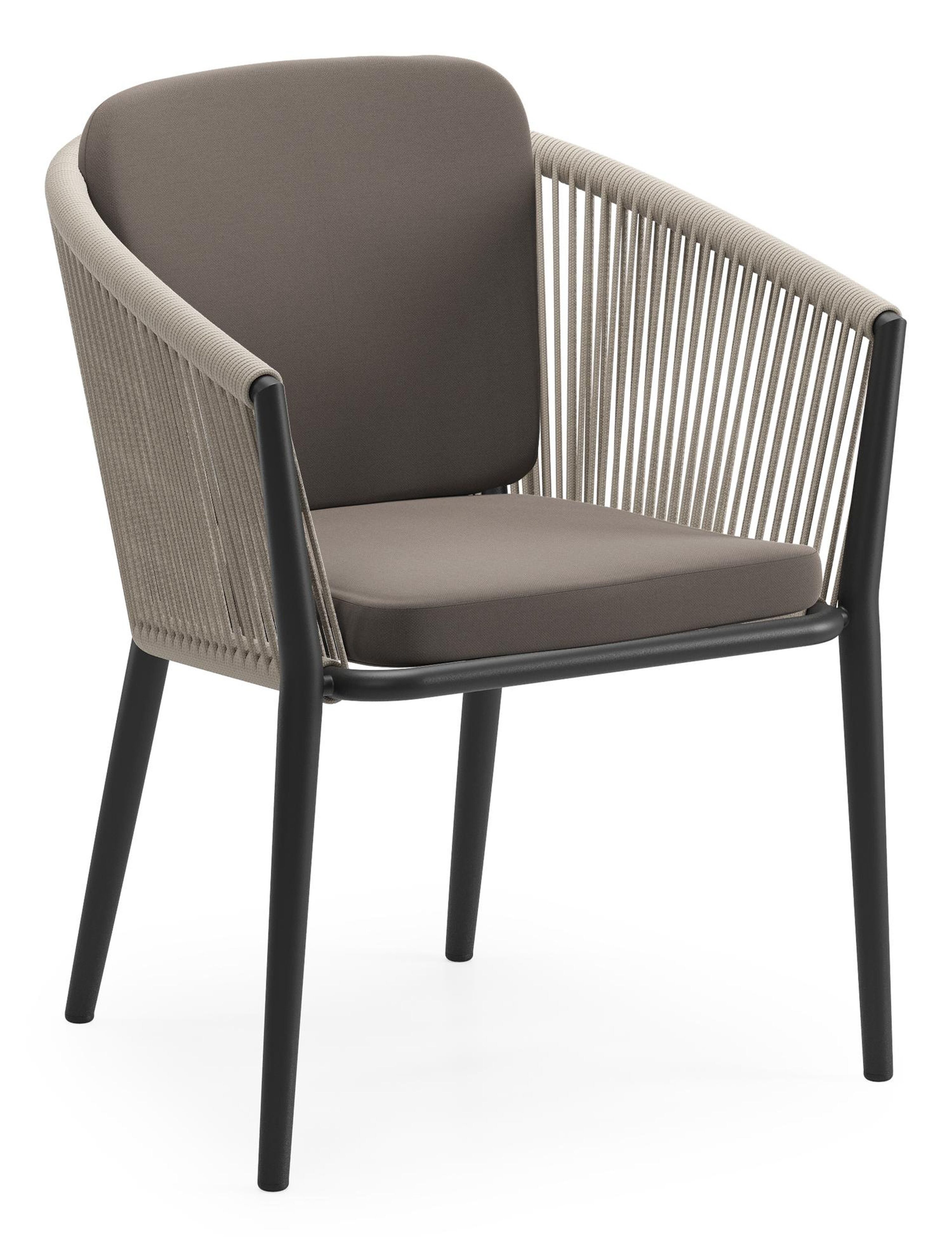 Orso tuinstoel in zwart aluminium en beige verticaal geweven ronde rope met zitkussen in All Weather Sunbrella® Luxe Natte Nature Grey