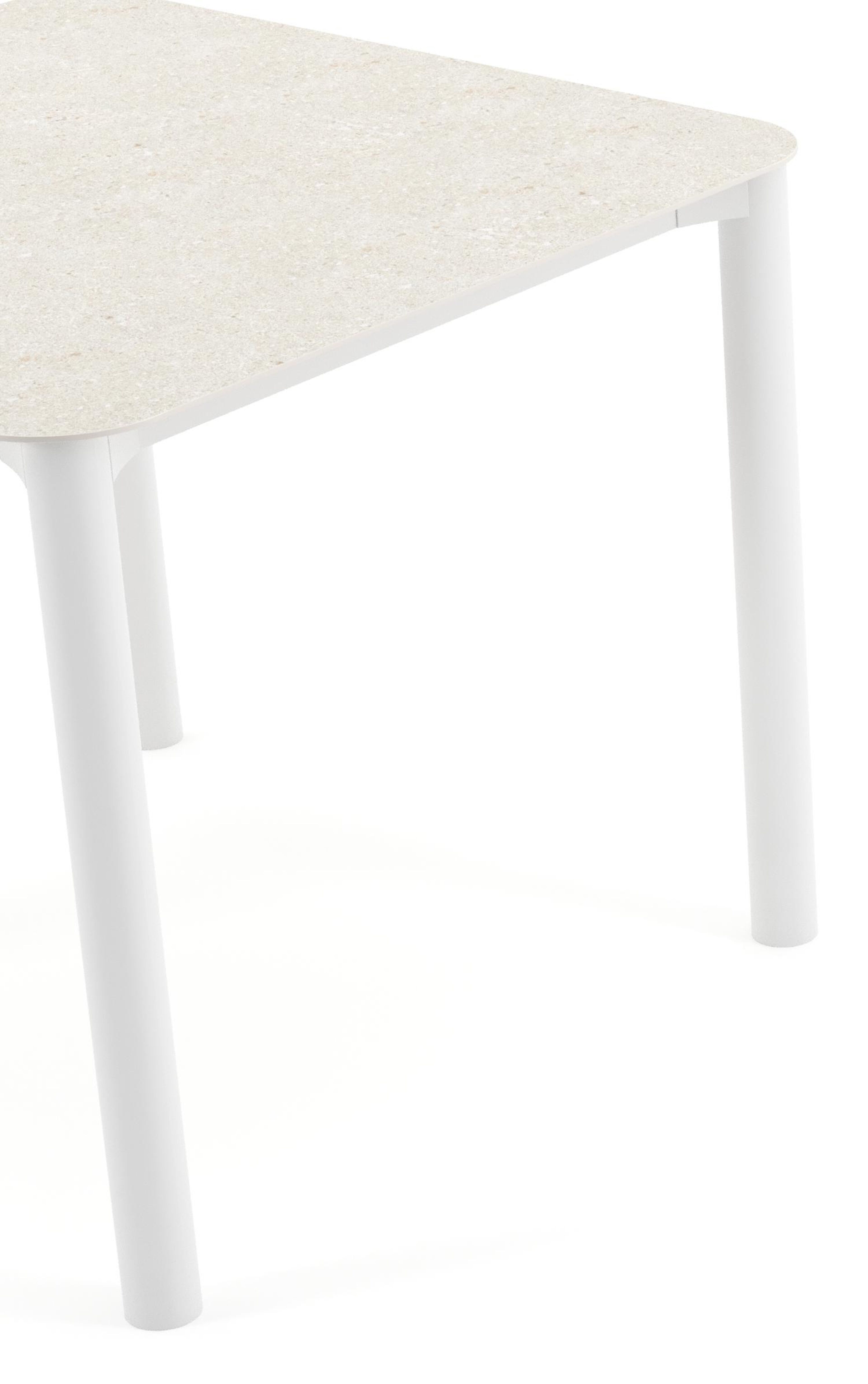 Table de jardin Orso rectangulaire arrondi en aluminium blanc et céramique pleine Shilin - Lg. 90 x Lrg. 90 x Haut. 75 cm
