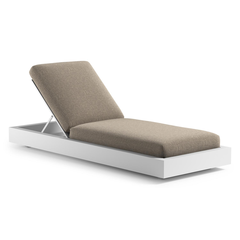 Como verstelbaar ligbed in wit aluminium met chartres pewter all weather Sunbrella® luxe kussen