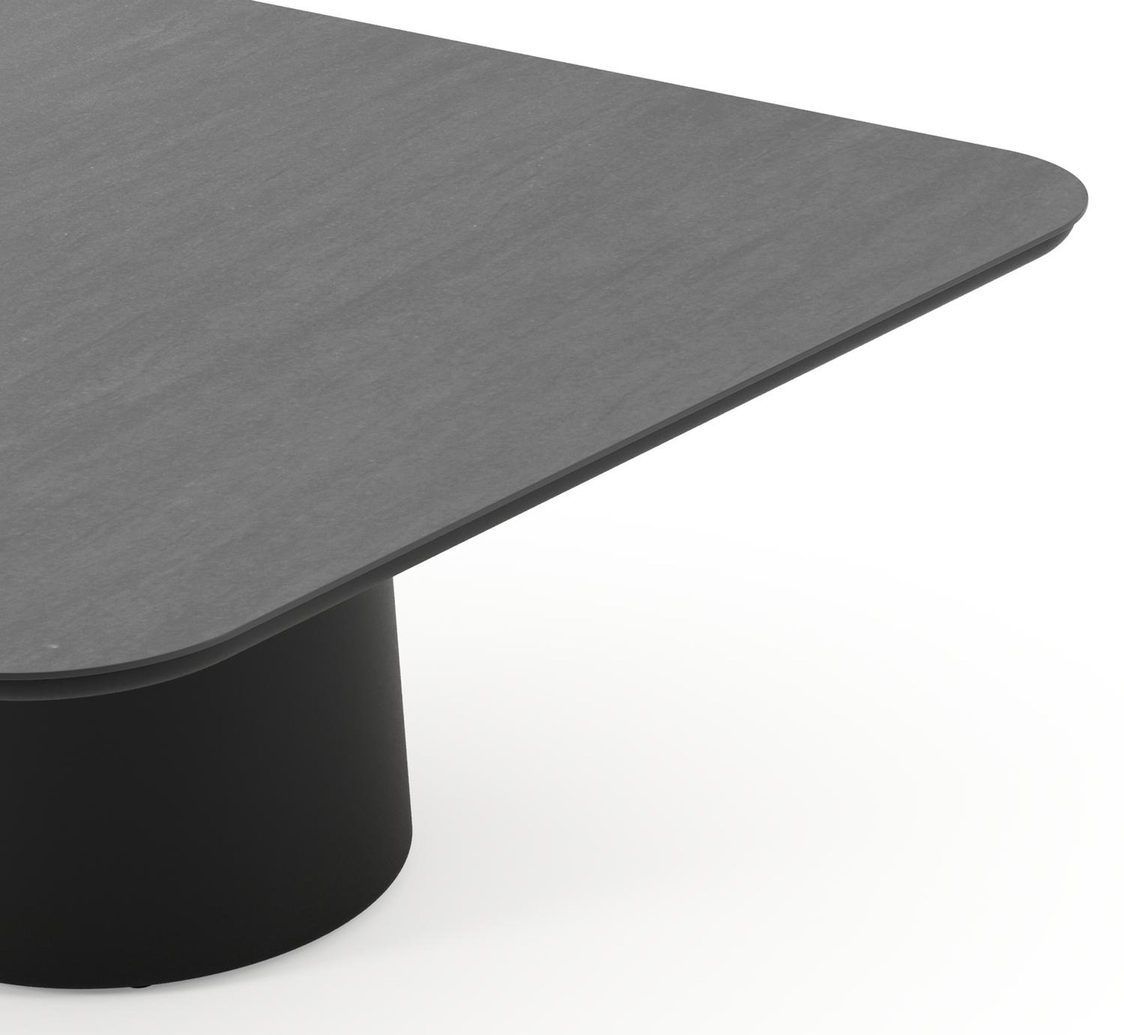 Amico low dining tuintafel afgerond vierkant in zwart aluminium en volkeramiek Basalt Black - L 148 x B 148 x H 61 cm