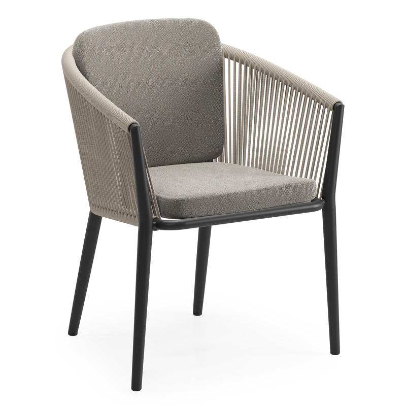 Orso tuinstoel in zwart aluminium en beige verticaal geweven ronde rope met zitkussen in All Weather Sunbrella® Luxe Lopi Silver