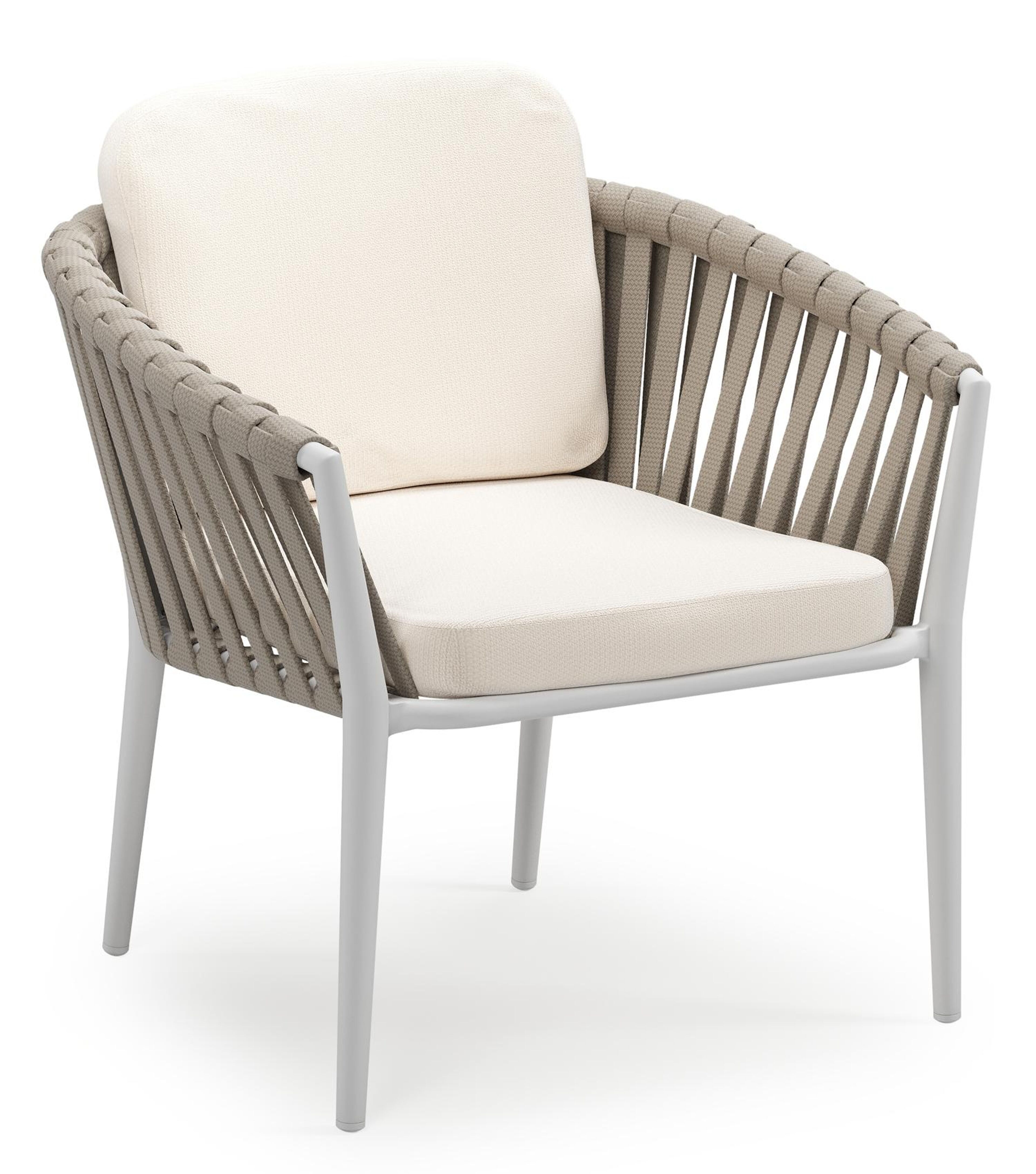 Orso low dining tuinstoel in wit aluminium en beige verticaal geweven luxe vlakke brede rope met stoelkussen in All Weather Sunbrella® Luxe Lopi Snow