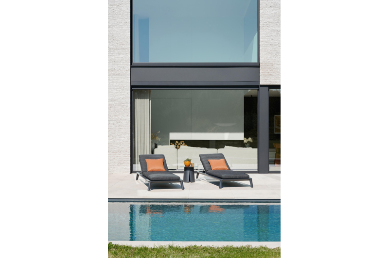 Avila bijzettafel in zwart aluminium - Dia. 45 x H 39 cm