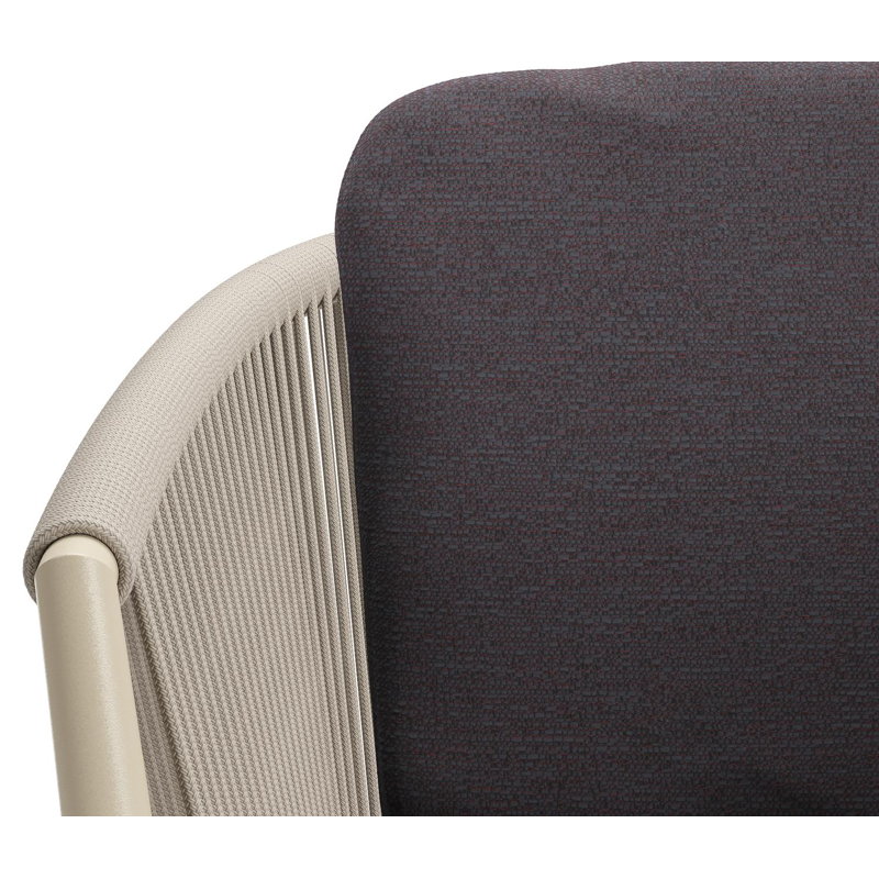 Orso tuinstoel in beige aluminium en beige verticaal geweven ronde rope met luxe zitkussen in All Weather Sunbrella® Luxe Tundra Red