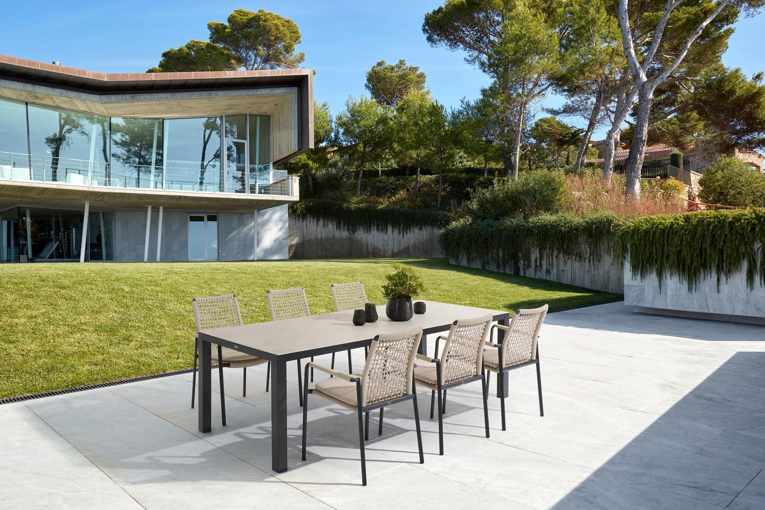 Chaise de jardin Como en aluminium noir et corde ronde tissée carrée beige