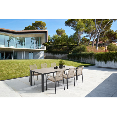 Como tuinstoel in zwart aluminium en beige vierkant geweven ronde rope