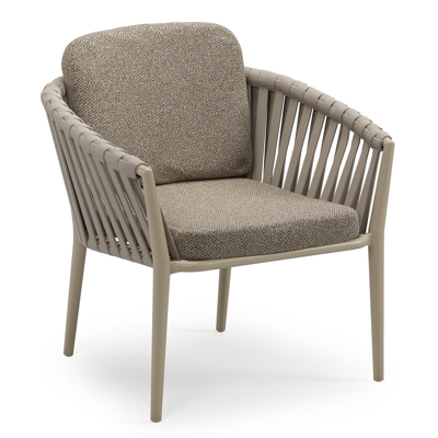 Orso low dining tuinstoel in beige aluminium en beige verticaal geweven luxe vlakke brede rope met stoelkussen in All Weather Cosytica Madagascar Burch