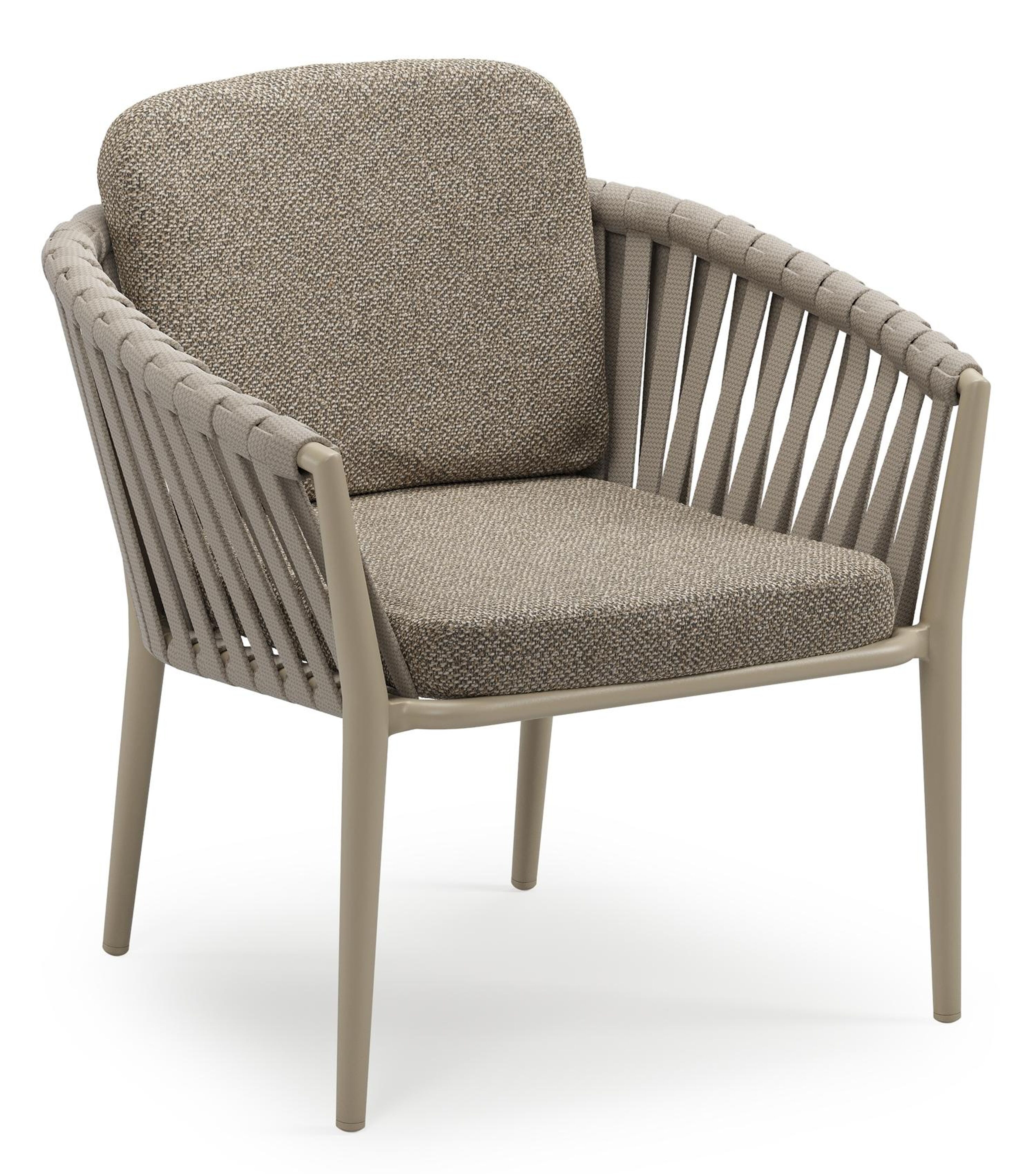 Orso low dining tuinstoel in beige aluminium en beige verticaal geweven luxe vlakke brede rope met stoelkussen in All Weather Cosytica Madagascar Burch