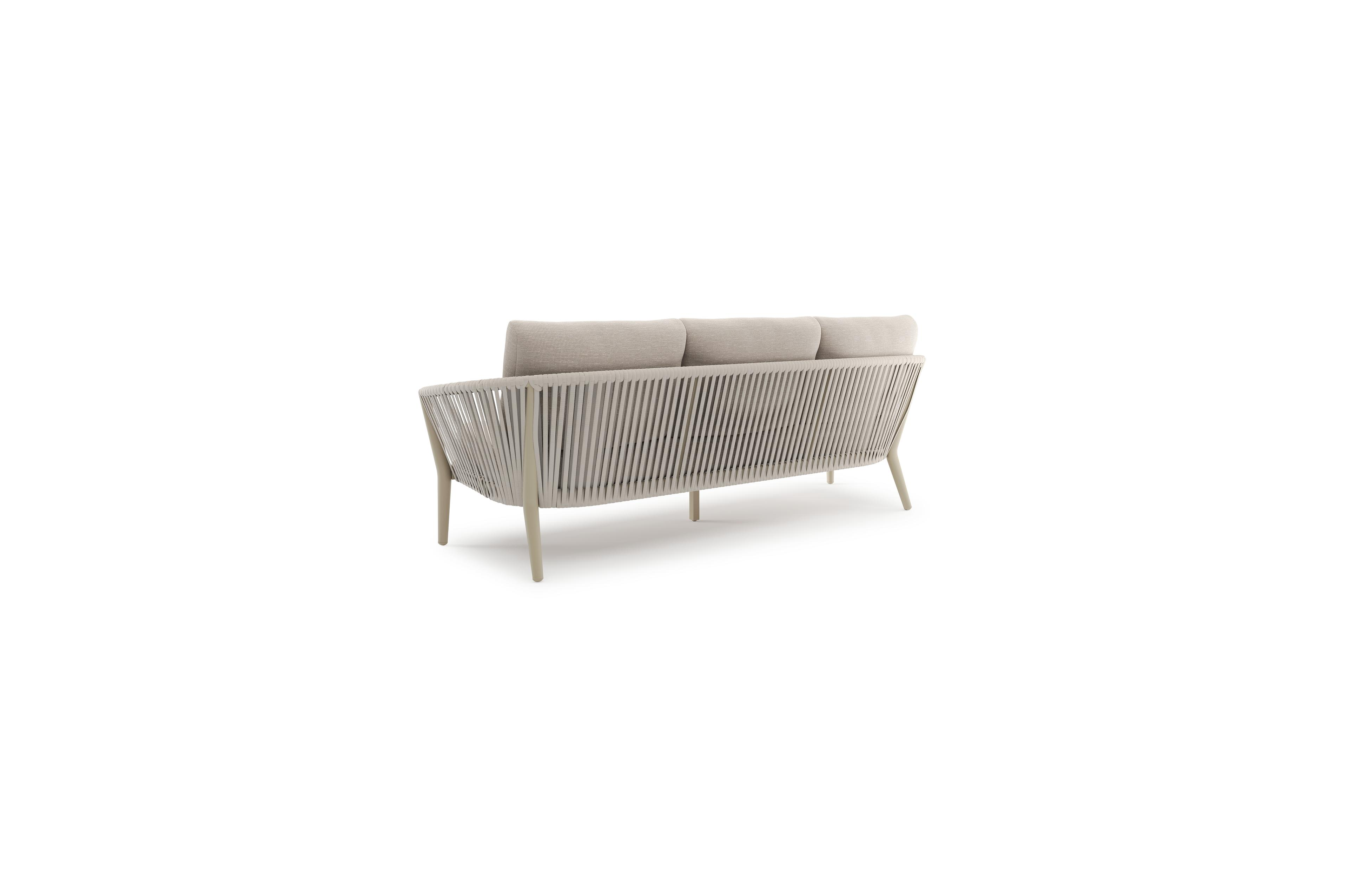 Orso loungeset in beige aluminium en beige verticaal geweven luxe vlakke rope met Slow Farafra all weather sunbrella® luxe kussen