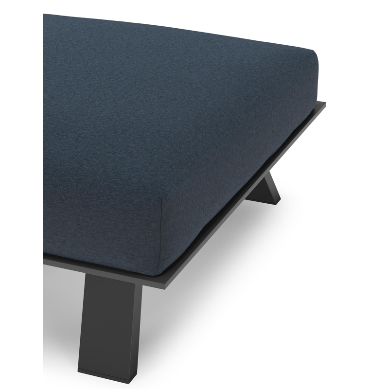 Cesano poef in zwart aluminium met heritage indigo all weather Sunbrella® luxe kussen