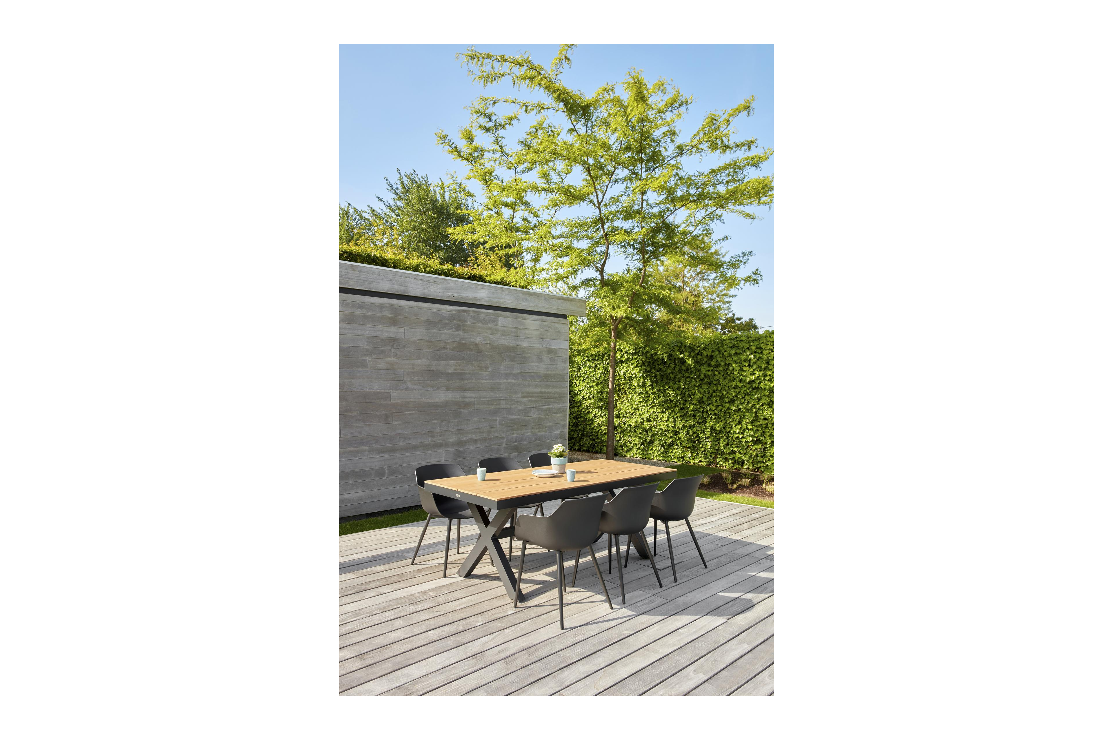 Bahia tuinset in zwart aluminium en naturel polywood tafelblad met 6 Paco tuinstoelen