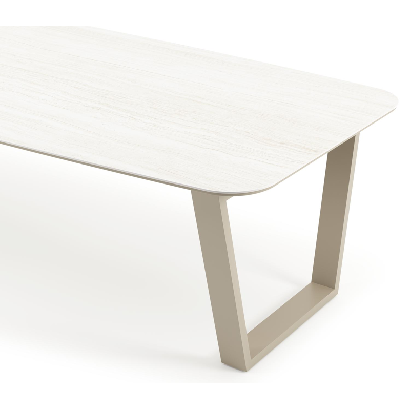 Table de jardin Pagino forme de bateau en aluminium beige et céramique pleine Calista Lg. 315 x Lrg. 115 x Haut. 73 cm