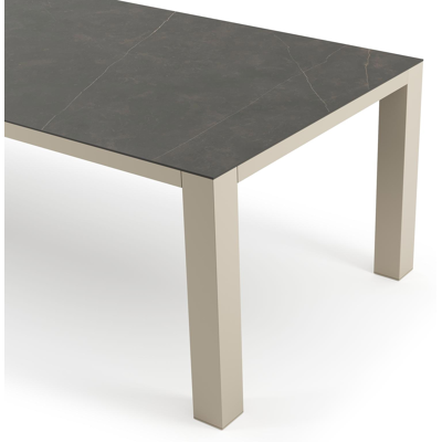 Table de jardin Nano rectangulaire en aluminium beige et céramique pleine Calatorao - Lg. 280 x Lrg. 110 x Haut. 75 cm