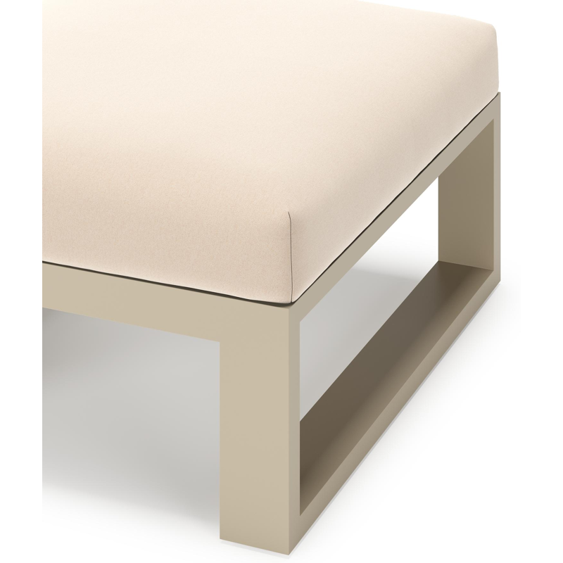 Pouf Verato en aluminium beige et coussin en all weather sunbrella® luxe natte linen chalk