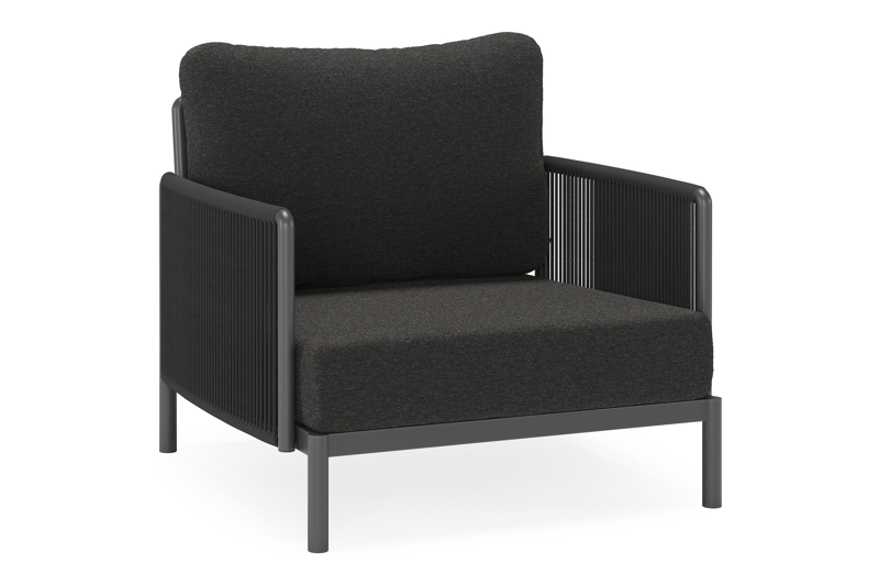 Amarante loungestoel in zwart aluminium en zwart verticaal geweven ronde rope met zwart weather+ softtouch kussen