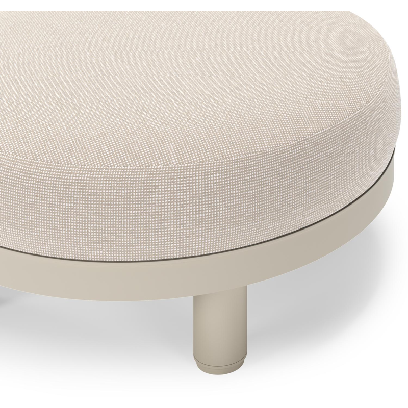 Donato lounge poef in beige aluminium met all weather sunbrella® luxe Slow Farafra kussen