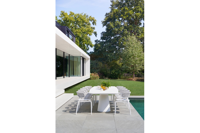 Donato XL stapelbare tuinstoel in wit aluminium en grijs wicker