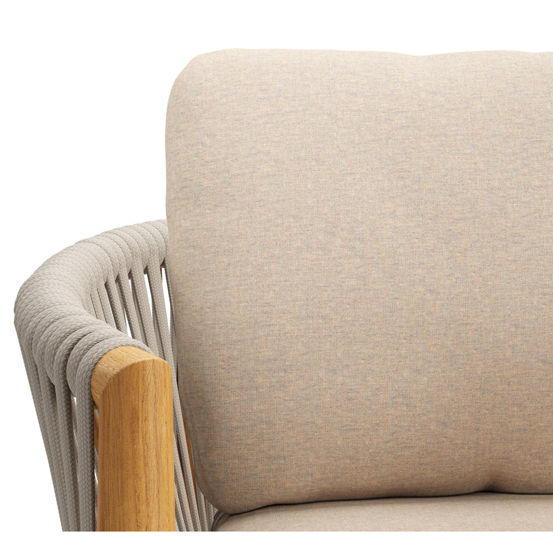 Organo tuinstoel in beige teak en beige verticaal geweven luxe vlakke rope met kussen in All Weather Sunbrella® Luxe Heritage Papyrus