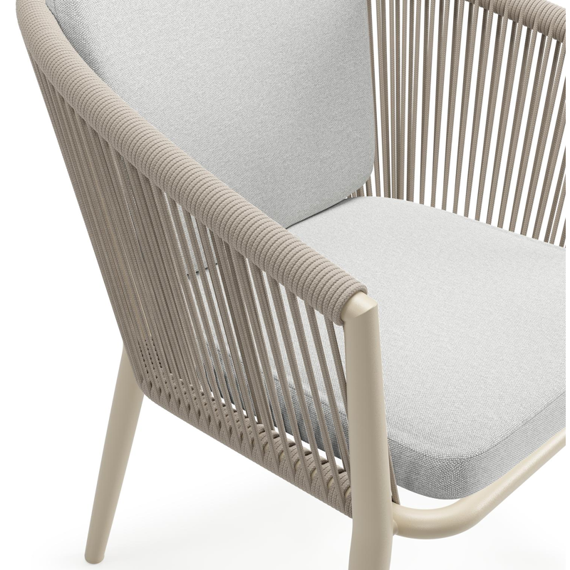 Orso tuinstoel in beige aluminium en beige verticaal geweven ronde rope met zitkussen in All Weather Sunbrella® Luxe Natte Grey Chine