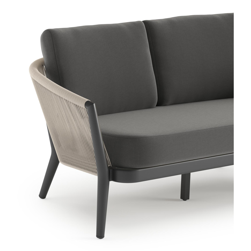 Orso loungebank in zwart aluminium en beige verticaal geweven ronde rope met Natte Charcoal Chine all weather sunbrella® luxe kussen