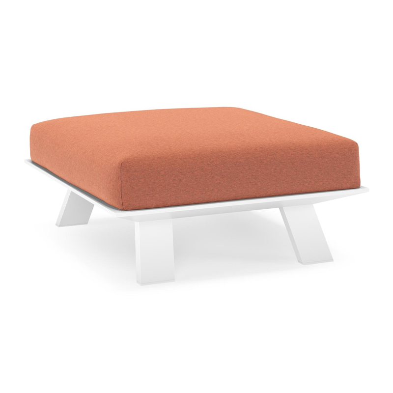 Cesano poef in wit aluminium met heritage rust all weather Sunbrella® luxe kussen