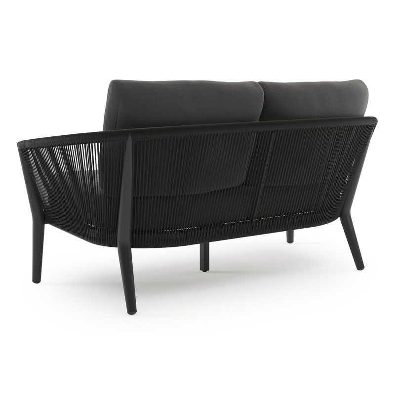 Orso loungebank in zwart aluminium en zwart verticaal geweven ronde rope met Natte Charcoal Chine all weather sunbrella® luxe kussen