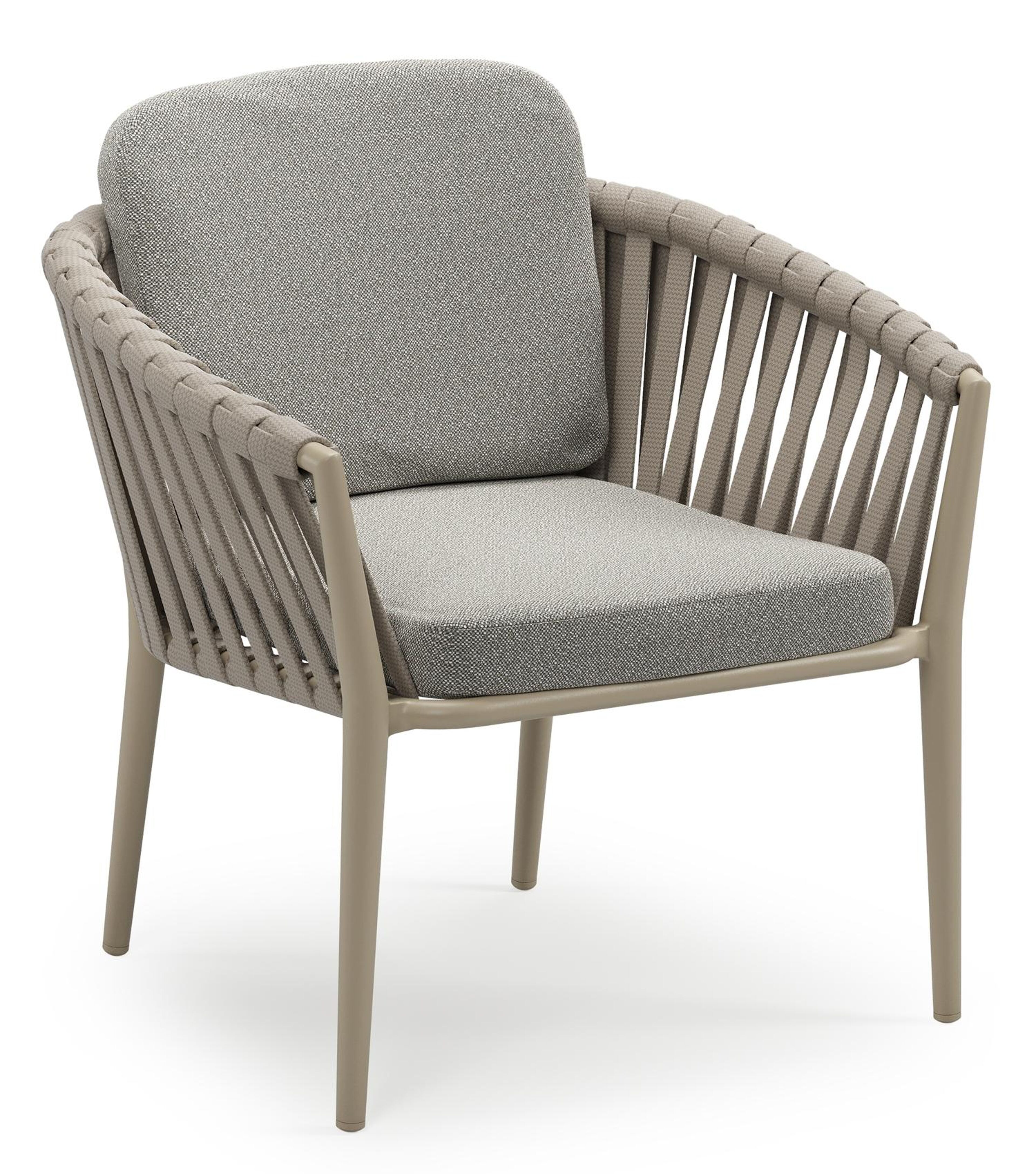 Orso low dining tuinstoel in beige aluminium en beige verticaal geweven luxe vlakke brede rope met stoelkussen in All Weather Sunbrella® Luxe Savane Tunder