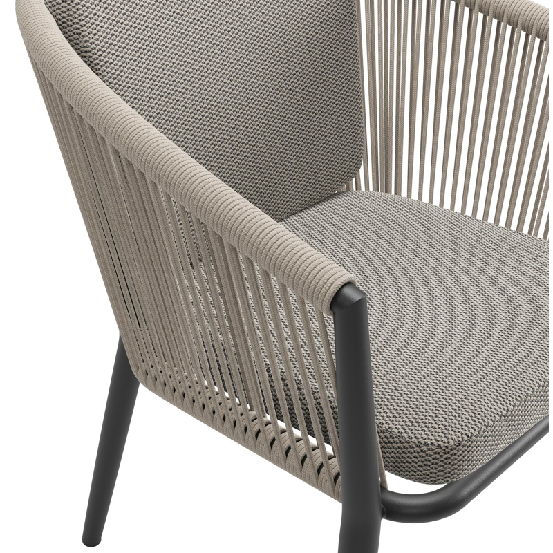 Orso tuinstoel in zwart aluminium en beige verticaal geweven ronde rope met zitkussen in All Weather Sunbrella® Luxe Lopi Charcoal