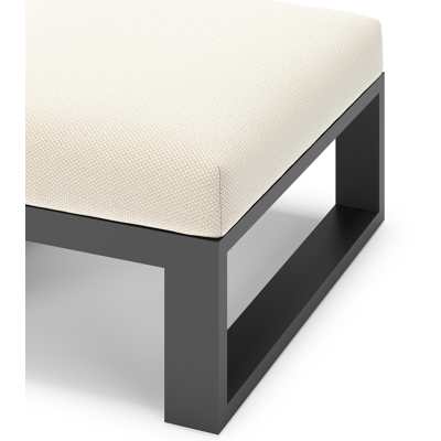 Verato poef in zwart aluminium met althea off white all weather cosytica kussen