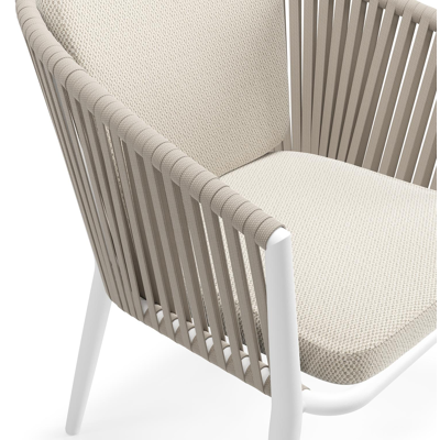 Orso tuinstoel in wit aluminium en beige verticaal geweven rope met kussen in lopi marble all weather sunbrella® luxe
